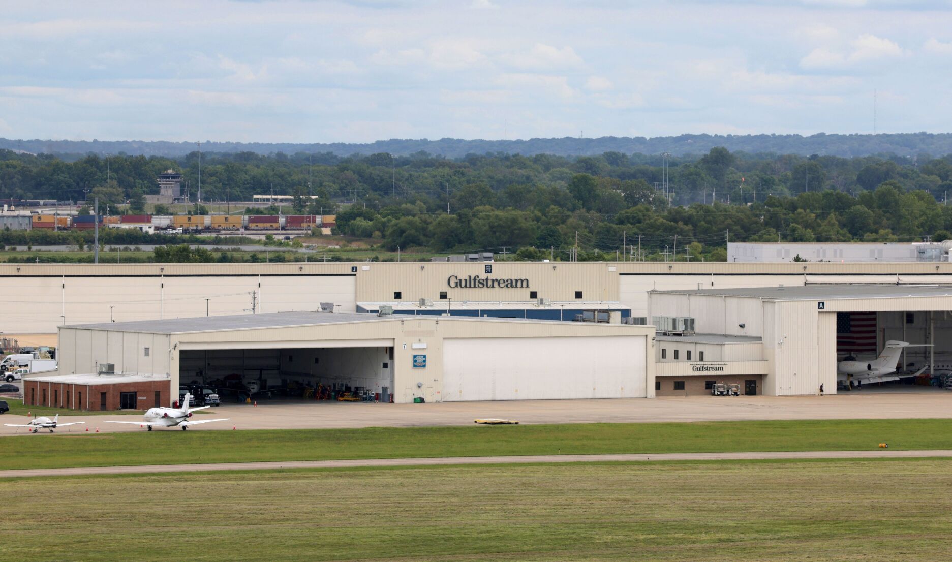 51黑料 Downtown Airport